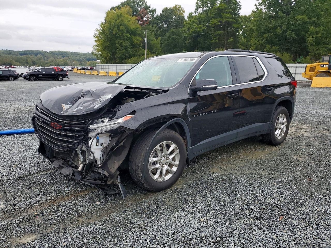 Вид 2021 CHEVROLET TRAVERSE LT, угол 1