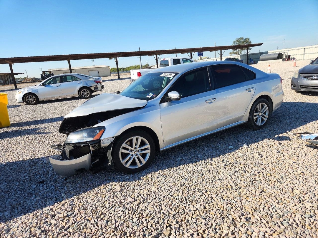 Vue de 2014 VOLKSWAGEN PASSAT S, angle 1