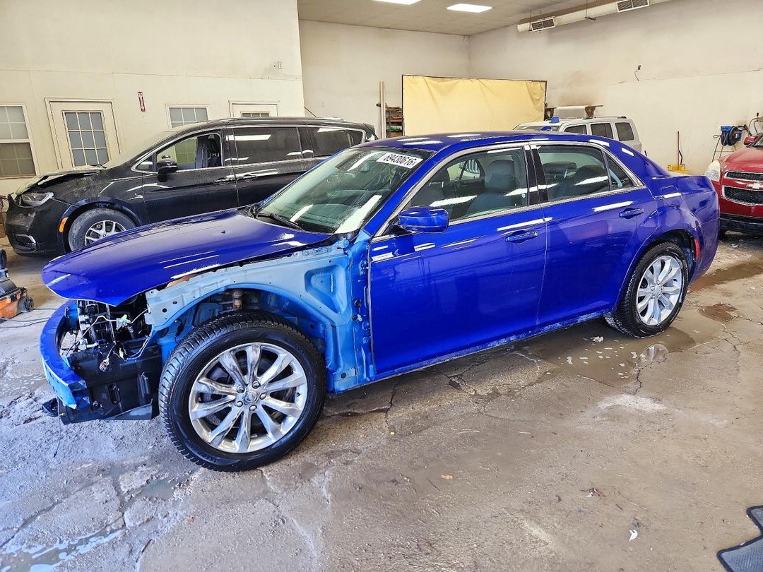 منظر 2018 CHRYSLER 300 TOURING، زاوية 1