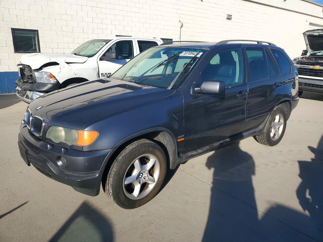 Vista de 2003 BMW X5 3.0I, ángulo 1