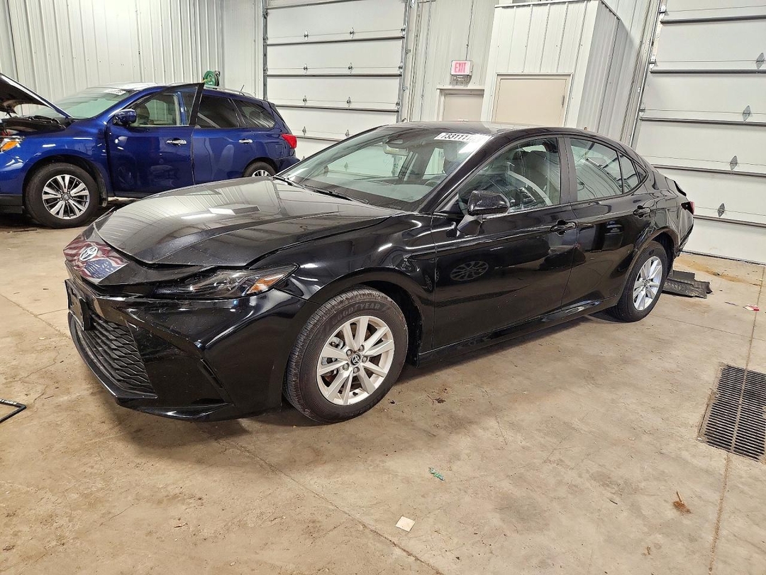منظر 2025 TOYOTA CAMRY LE، زاوية 1