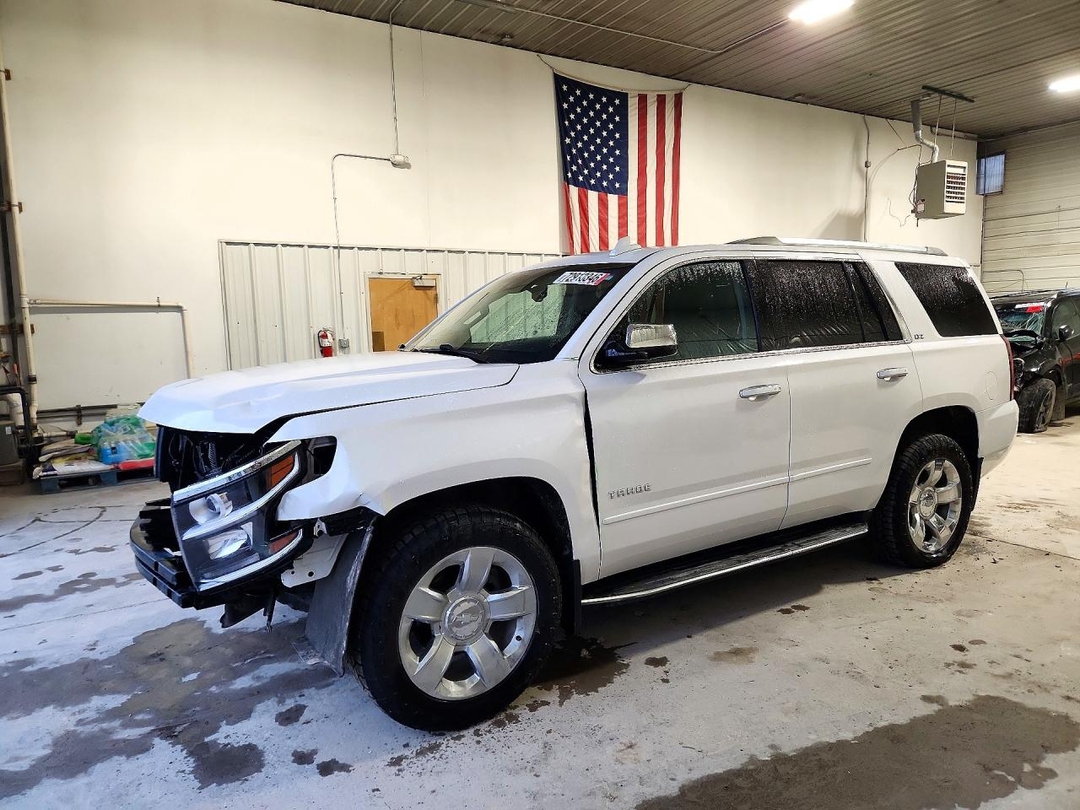 Vue de 2016 CHEVROLET TAHOE K1500 LTZ, angle 1
