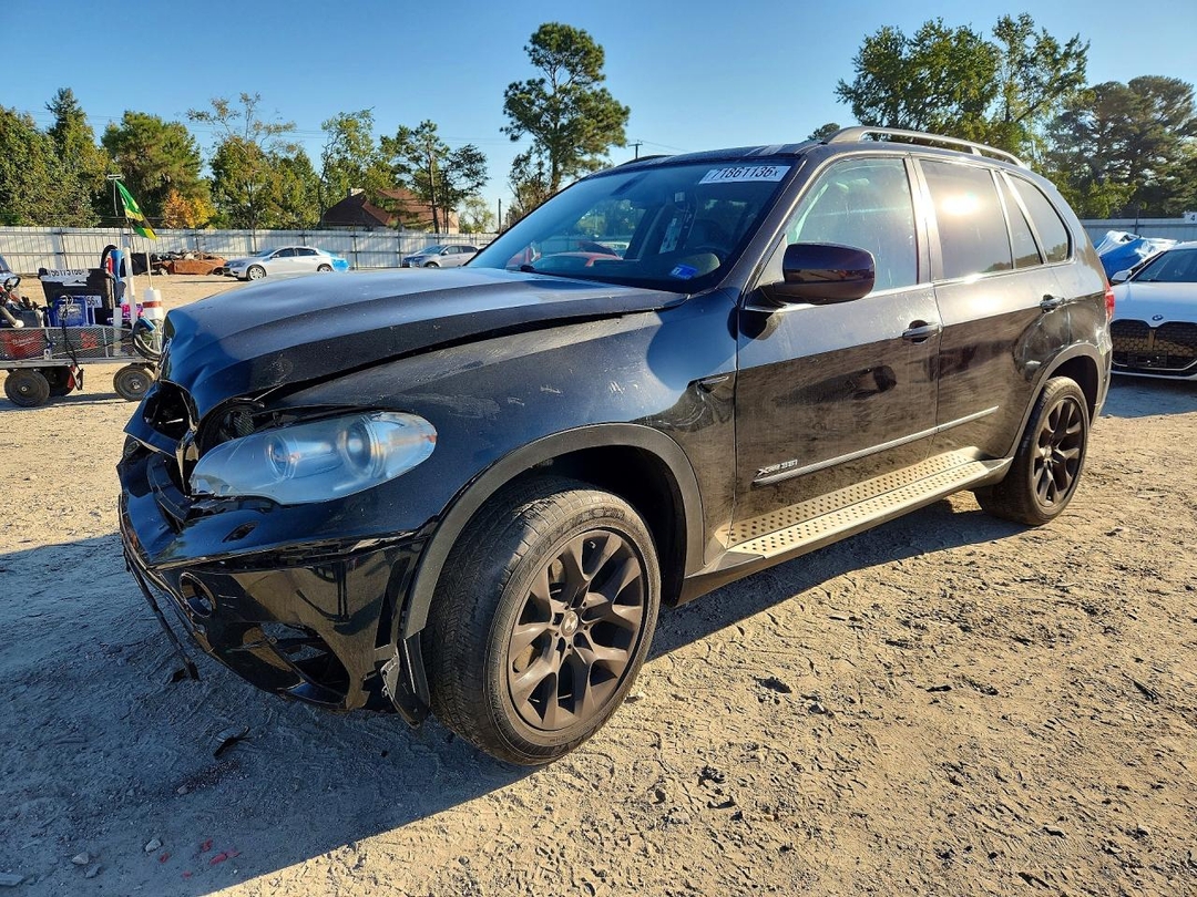 Vue de 2013 BMW X5 XDRIVE35I, angle 1