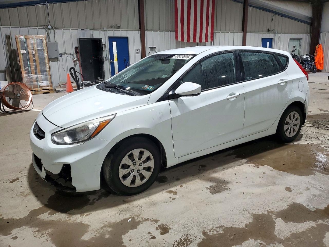 Vue de 2016 HYUNDAI ACCENT SE, angle 1