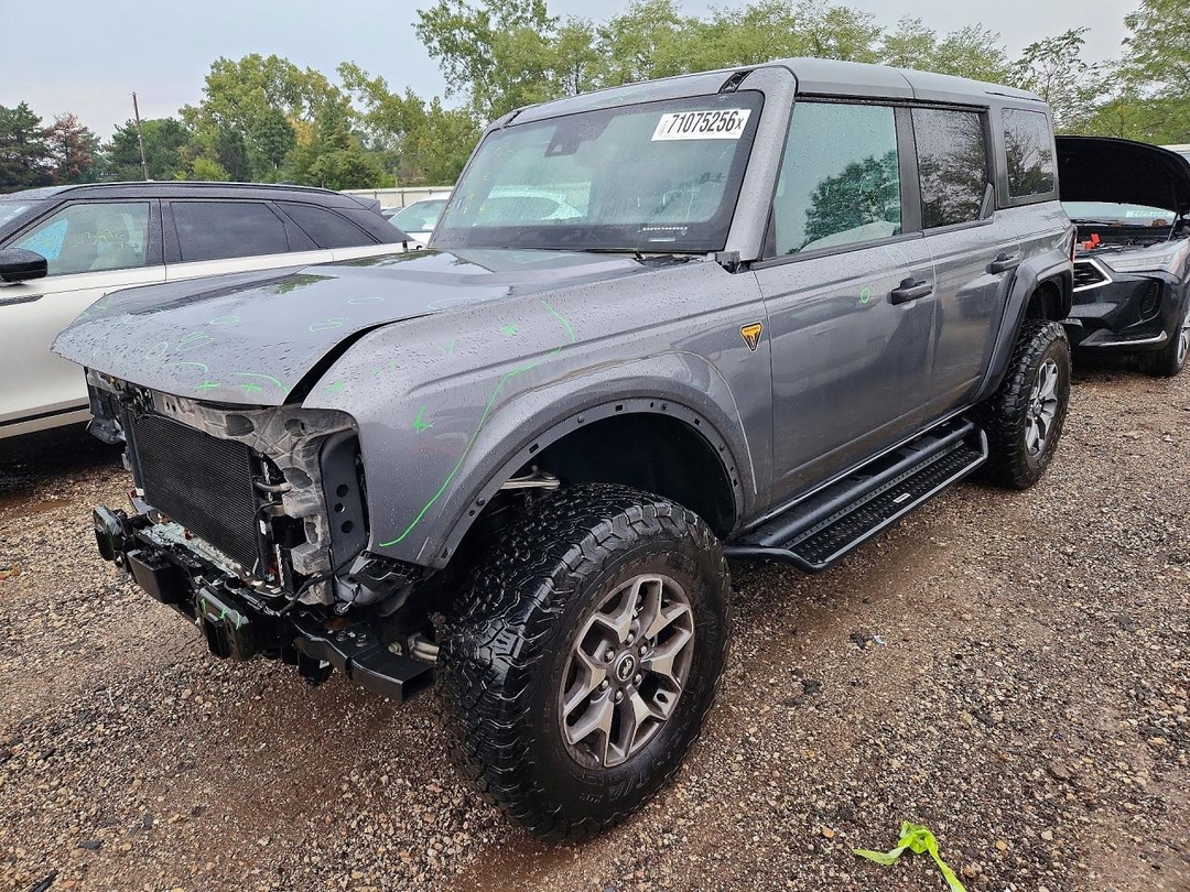 منظر 2023 FORD BRONCO BASE، زاوية 1