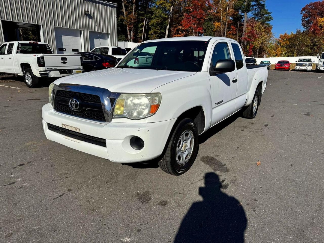 Вид 2011 TOYOTA TACOMA BASE, угол 1