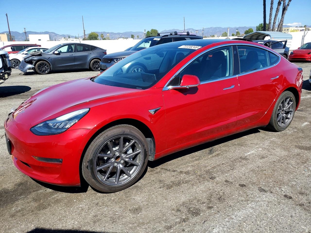 Вид 2019 TESLA MODEL 3, угол 1