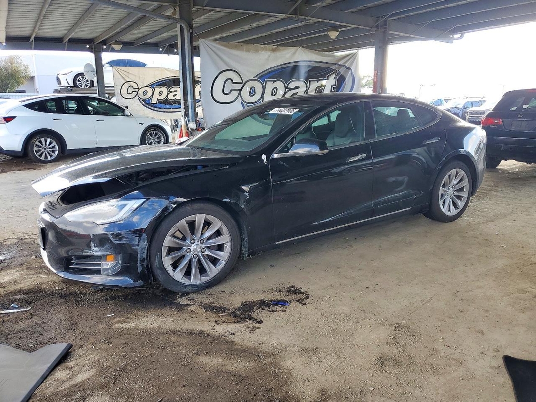 Vue de 2017 TESLA MODEL S, angle 1