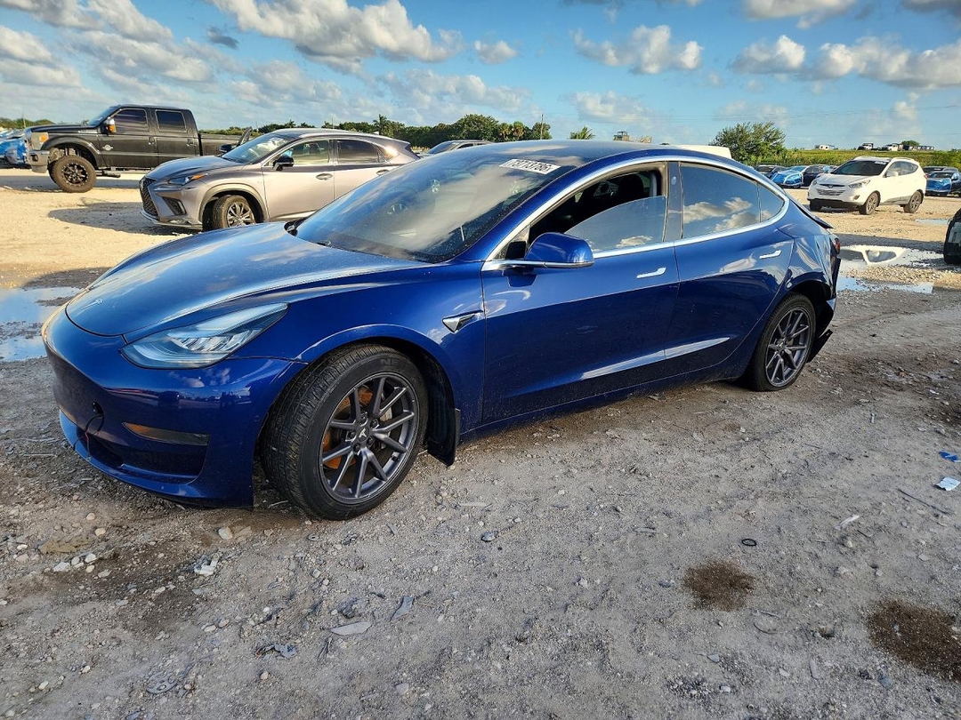 Vue de 2020 TESLA MODEL 3, angle 1