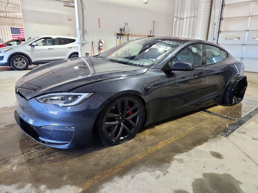 Вид 2024 TESLA MODEL S, угол 1