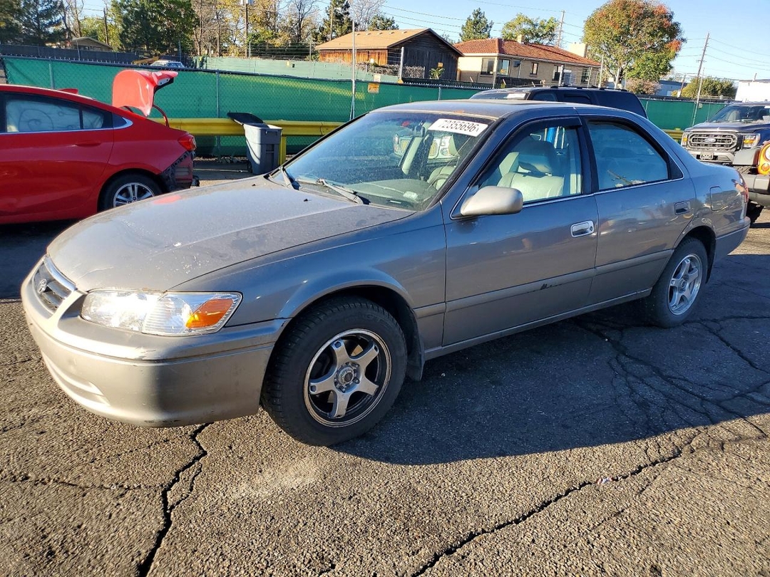 Vedere 2000 TOYOTA CAMRY LE, unghi 1