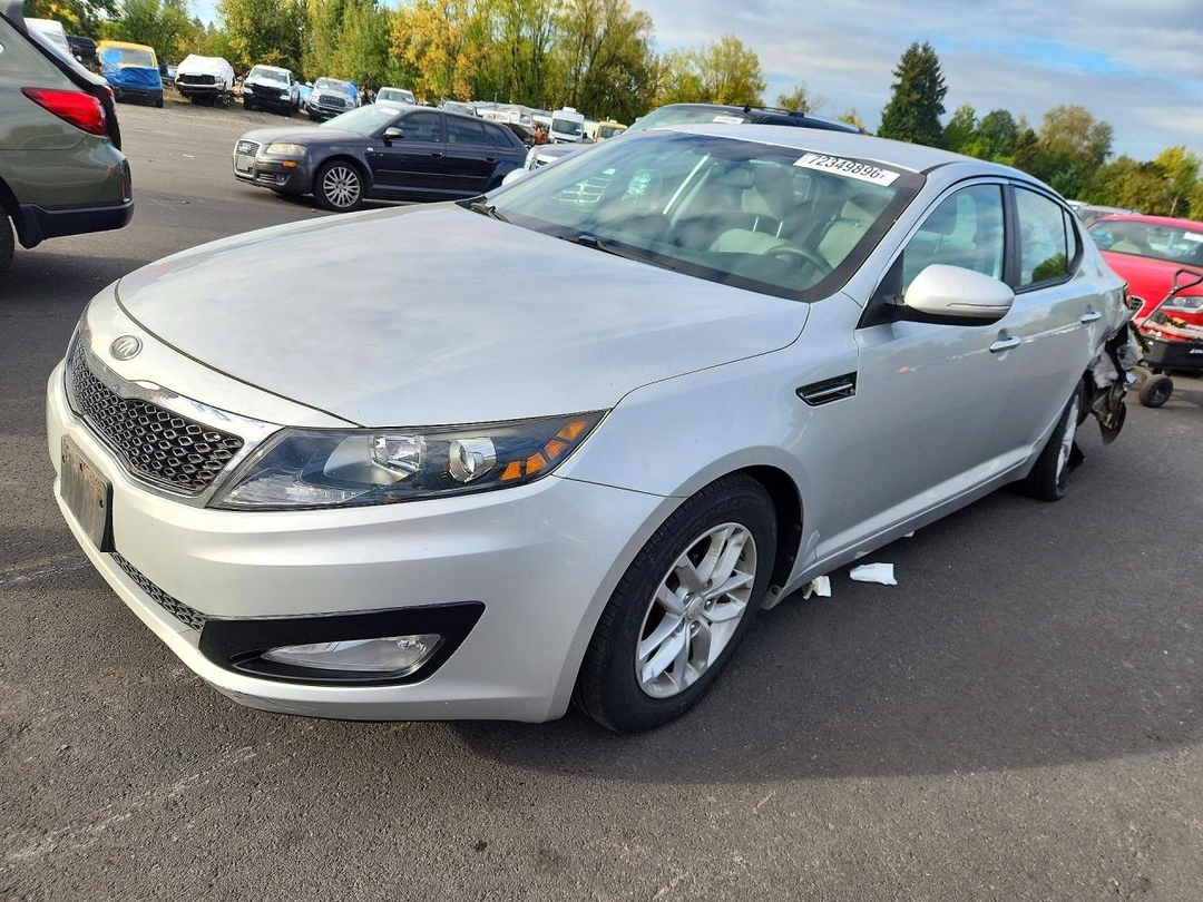 منظر 2013 KIA OPTIMA LX، زاوية 1