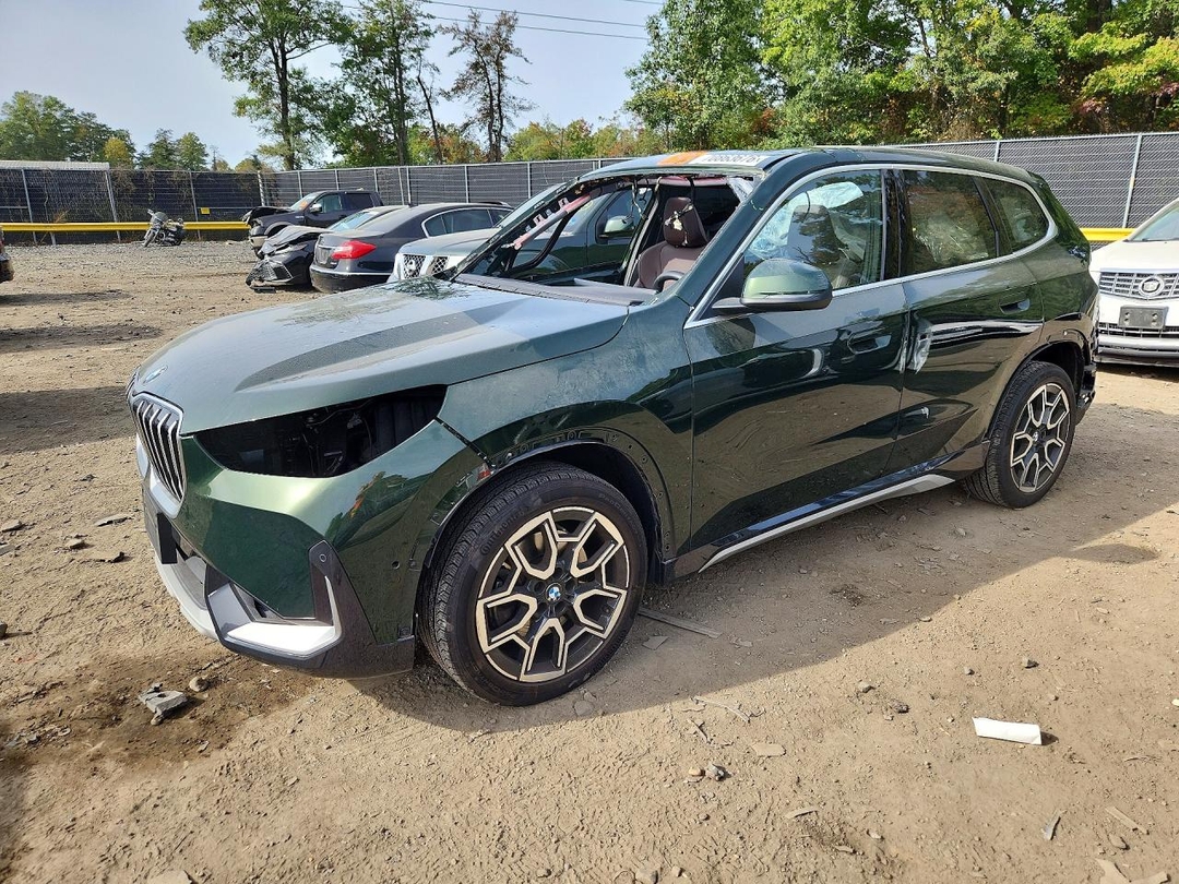 Вид 2025 BMW X1 XDRIVE28I, угол 1