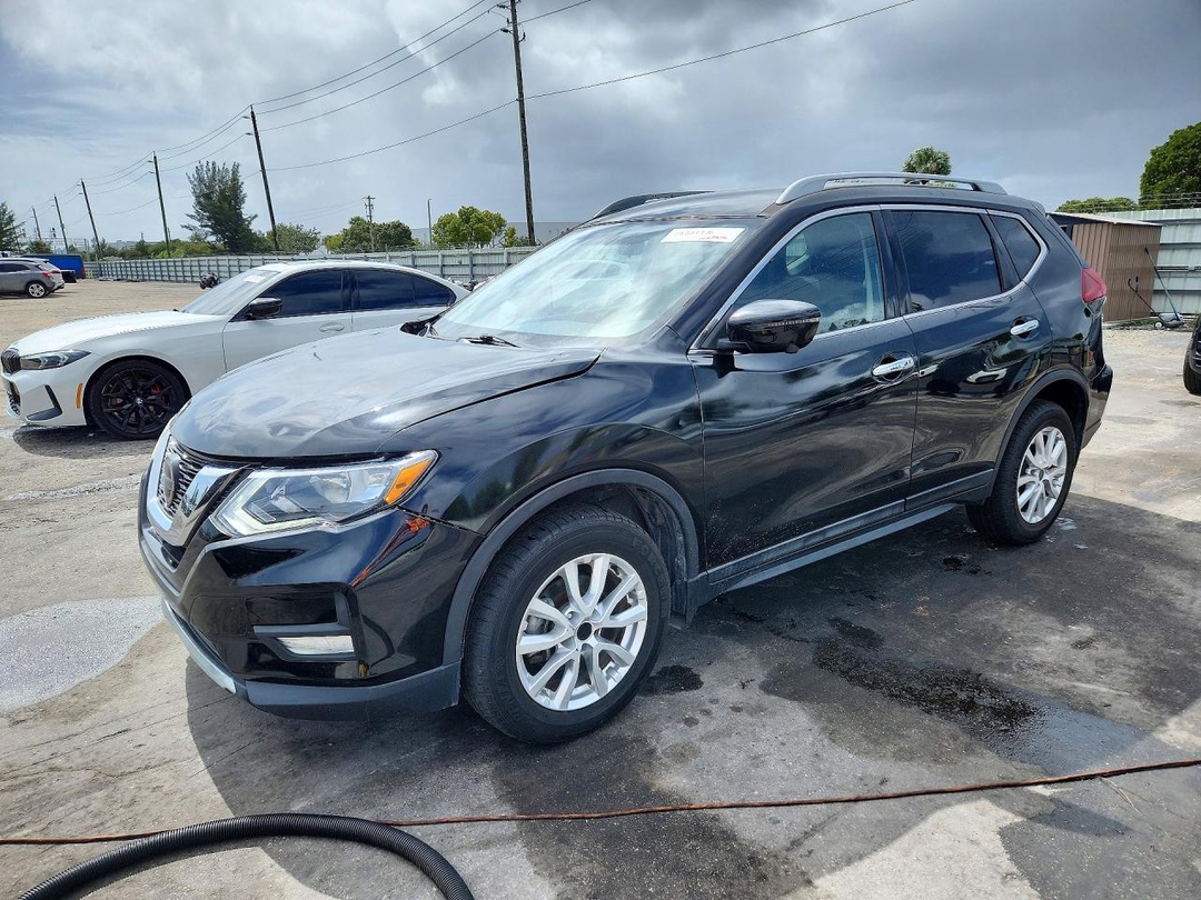 Vue de 2018 NISSAN ROGUE SV, angle 1