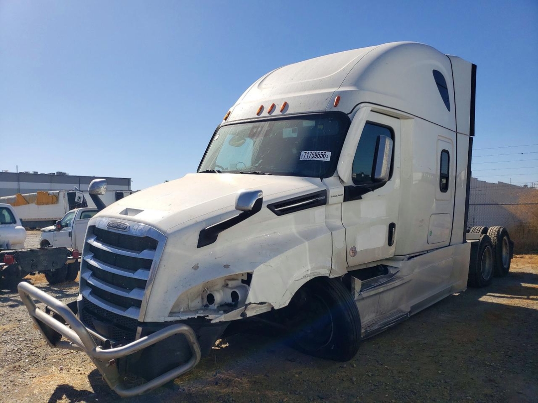 منظر 2022 FREIGHTLINER CASCADIA 126 SEMI TRUCK، زاوية 1