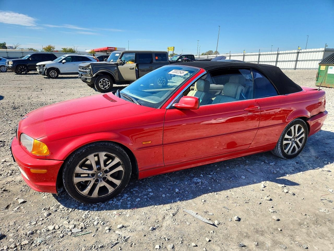 Вид 2002 BMW 330 CI, угол 1