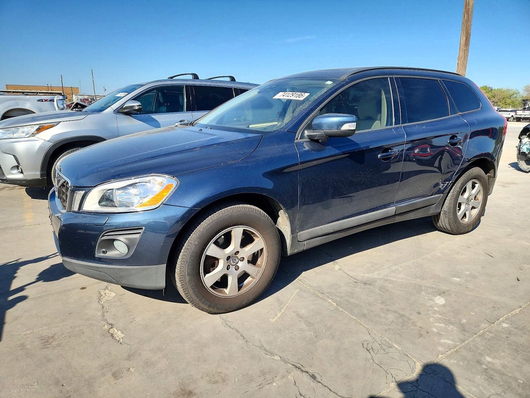 Vue de 2010 VOLVO XC60 3.2, angle 1