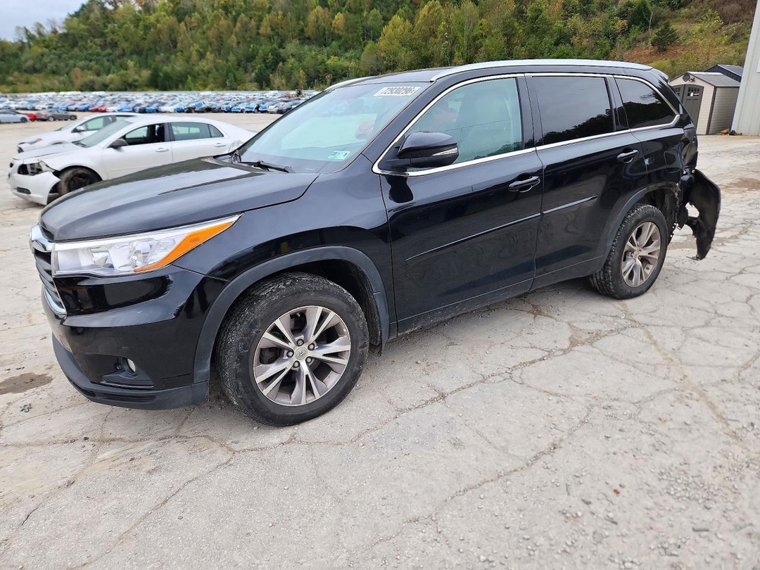 Вид 2015 TOYOTA HIGHLANDER XLE, угол 1