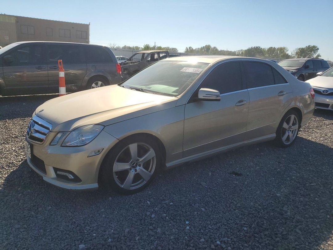 Vista de 2011 MERCEDES-BENZ E 350, ángulo 1