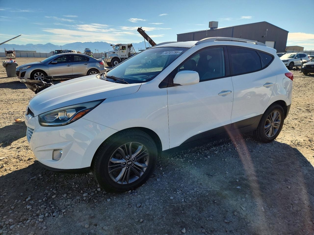 Vue de 2015 HYUNDAI TUCSON SE, angle 1