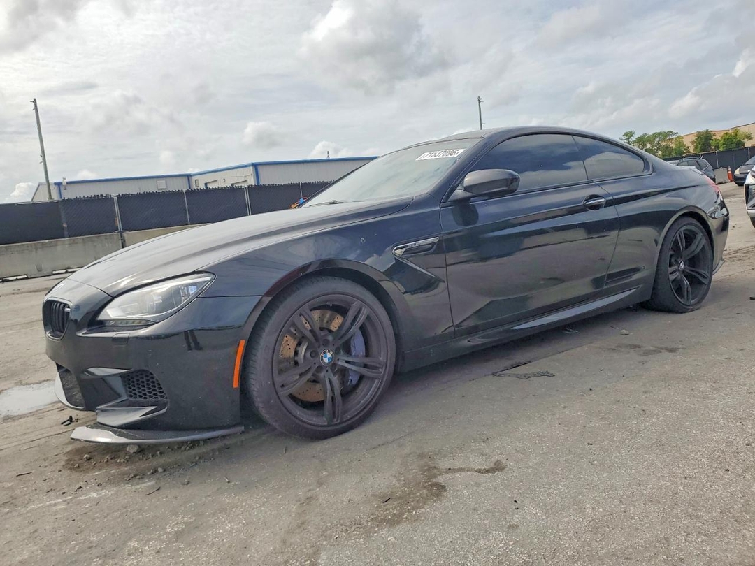 Vue de 2014 BMW M6, angle 1