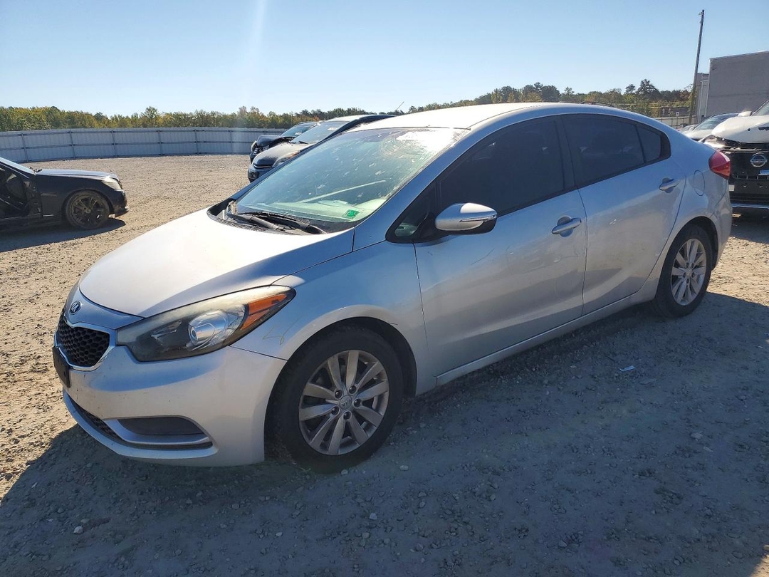 منظر 2016 KIA FORTE LX، زاوية 1