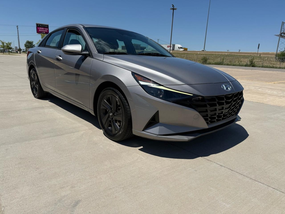 منظر 2021 HYUNDAI ELANTRA SEL، زاوية 1