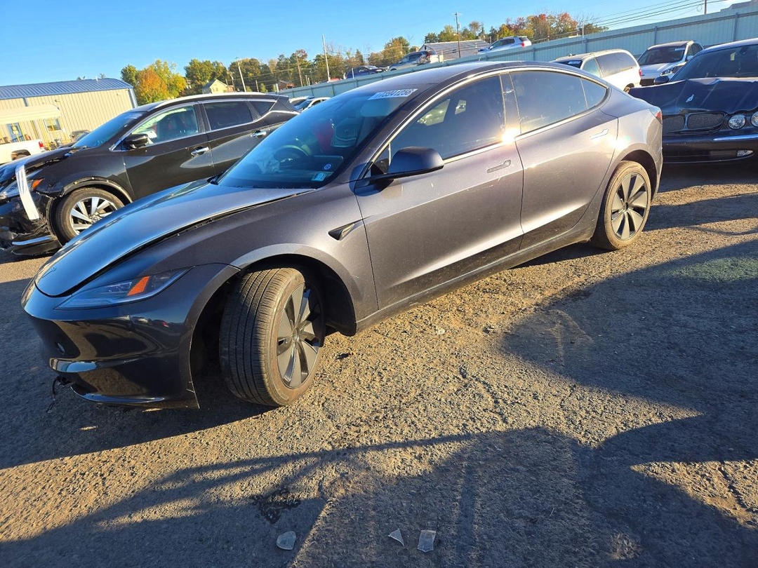 Vue de 2025 TESLA MODEL 3, angle 1
