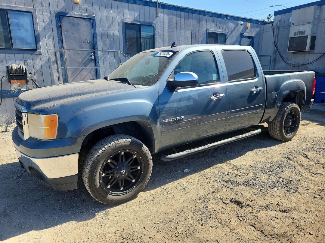 منظر 2011 GMC SIERRA C1500 SLE، زاوية 1