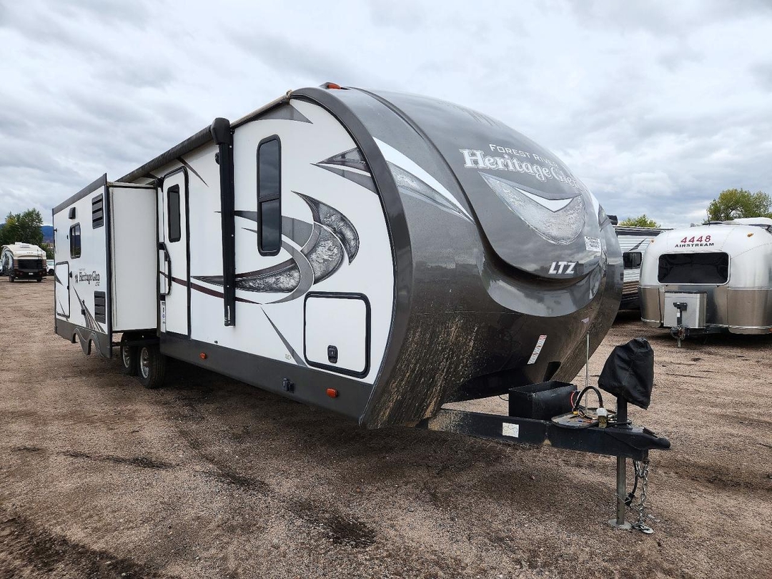 Vista de 2018 FOREST RIVER HERITAGE GLEN CAMPER, ángulo 1