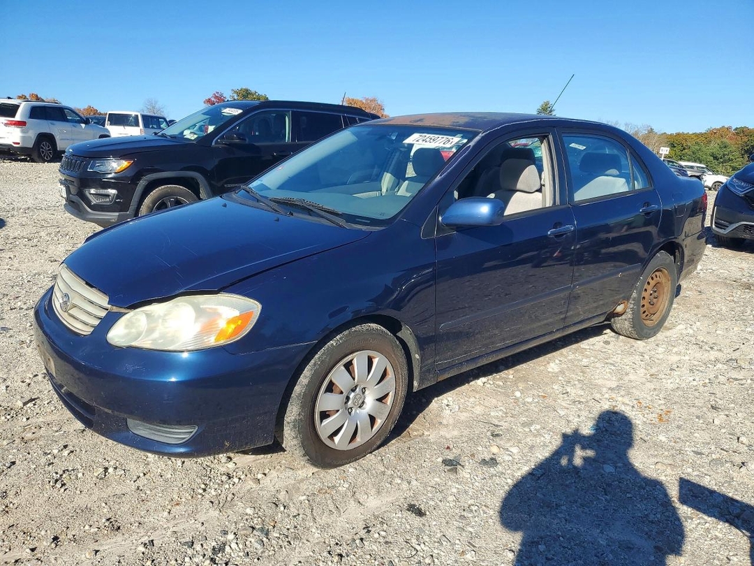 Vue de 2003 TOYOTA COROLLA LE, angle 1