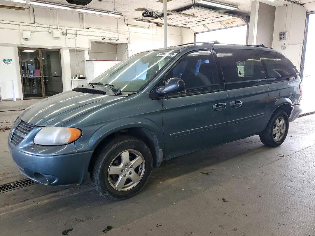 Vue de 2005 DODGE GRAND CARAVAN SXT, angle 1