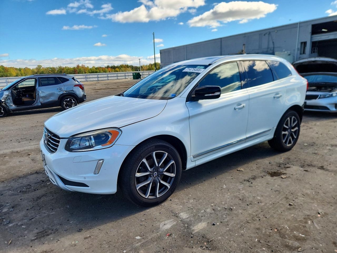 Vedere 2017 VOLVO XC60 T6 DYNAMIC, unghi 1