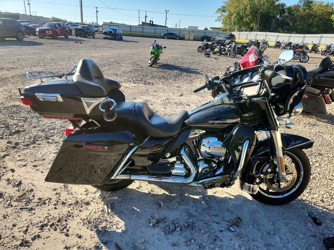 Вид 2014 HARLEY-DAVIDSON FLHTK ELECTRA GLIDE ULTRA LIMITED, угол 1