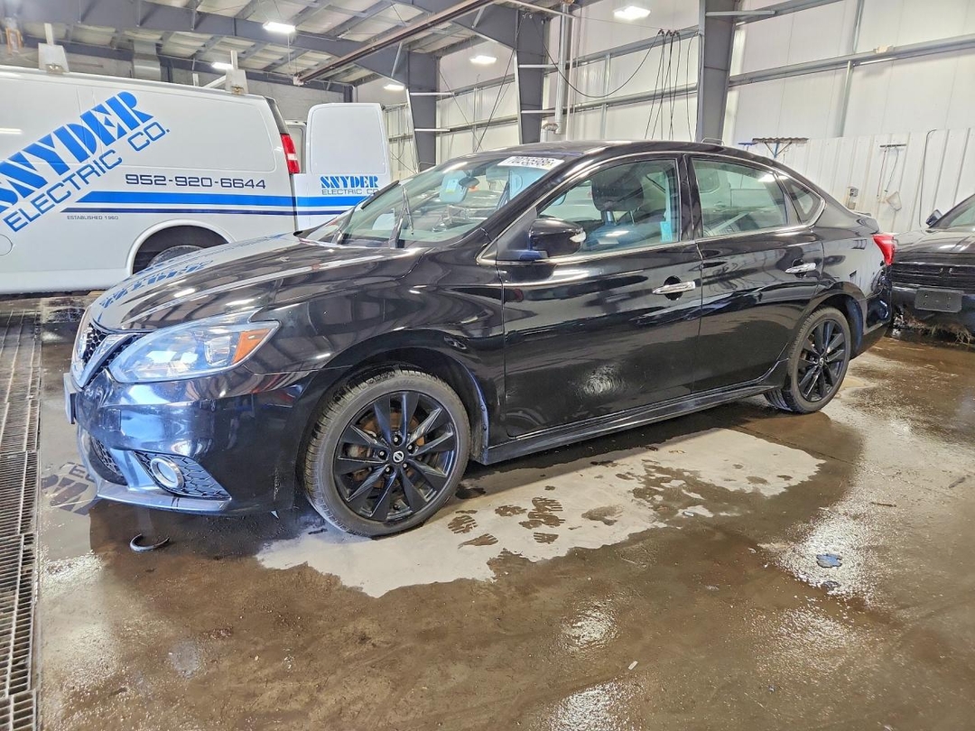 Vue de 2017 NISSAN SENTRA SR, angle 1