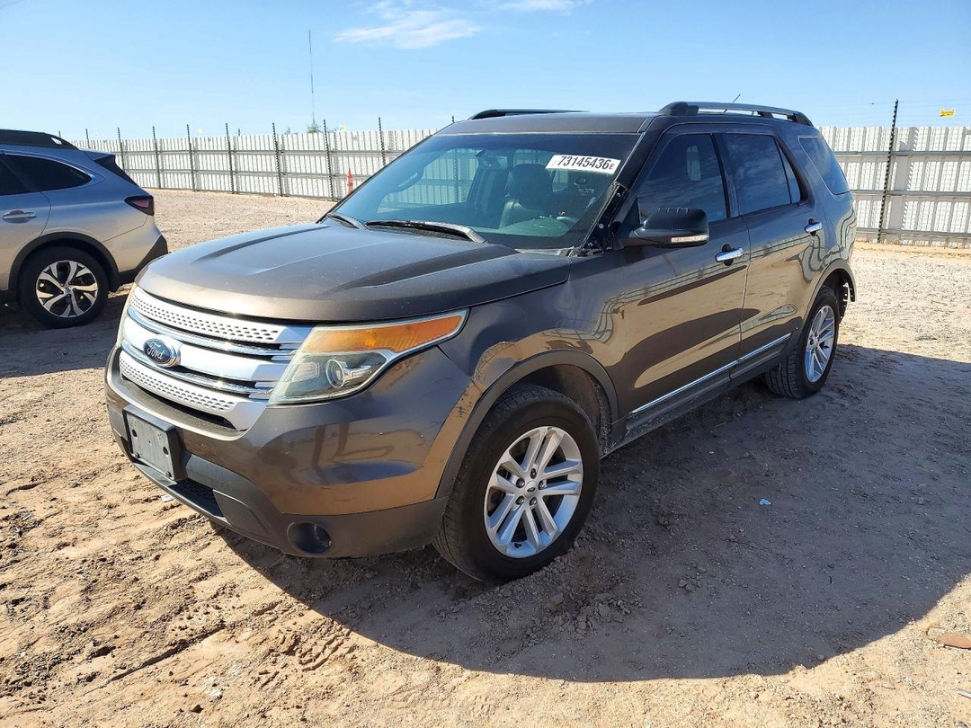 Vista de 2015 FORD EXPLORER XLT, ángulo 1