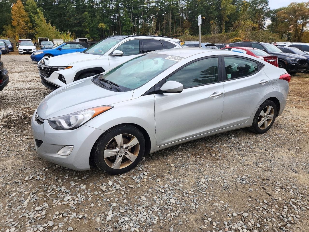 منظر 2013 HYUNDAI ELANTRA GLS، زاوية 1