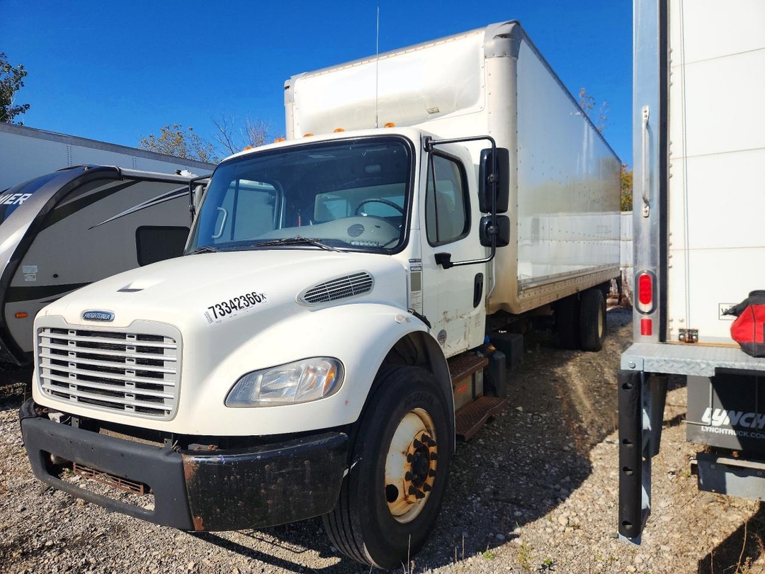 Vue de 2020 FREIGHTLINER BUSINESS CLASS M2 BOX TRUCK, angle 1