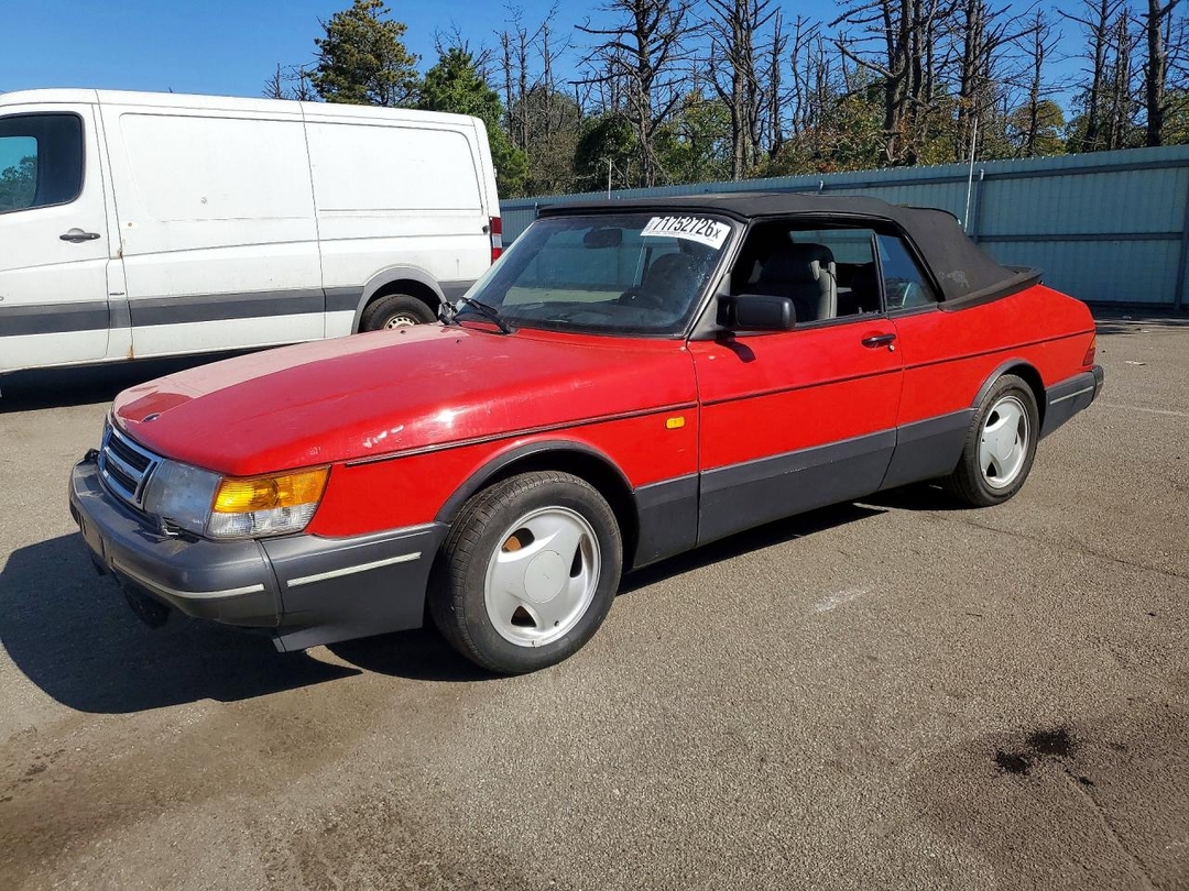 Vue de 1991 SAAB 900 S, angle 1
