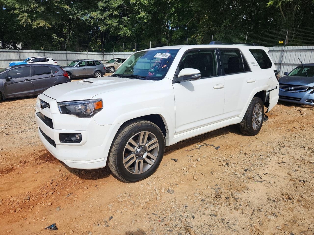 Vue de 2023 TOYOTA 4RUNNER TRD SPORT, angle 1