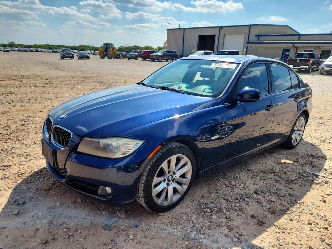 Vue de 2011 BMW 328 I, angle 1