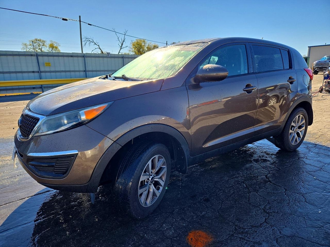Vue de 2014 KIA SPORTAGE LX, angle 1