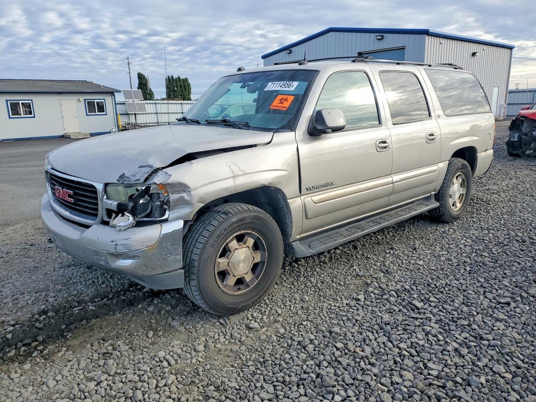 منظر 2004 GMC YUKON XL K1500، زاوية 1
