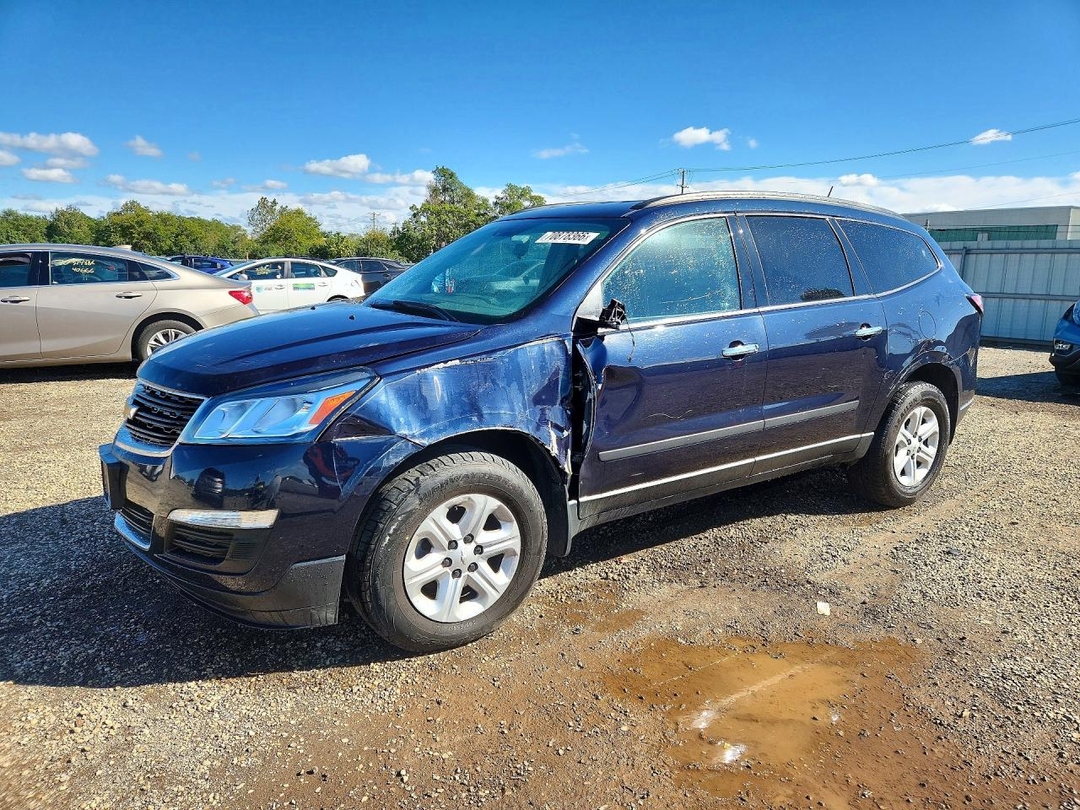 Vedere 2017 CHEVROLET TRAVERSE LS, unghi 1