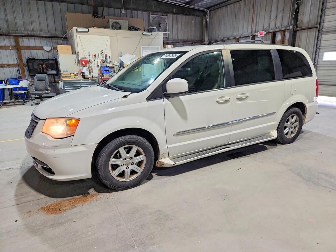Vue de 2012 CHRYSLER TOWN &amp; COUNTRY TOURING, angle 1