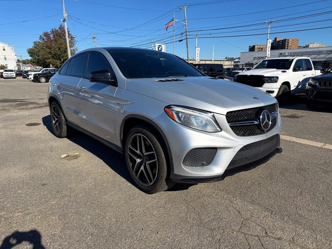 Vue de 2018 MERCEDES-BENZ GLE COUPE 43 AMG, angle 1