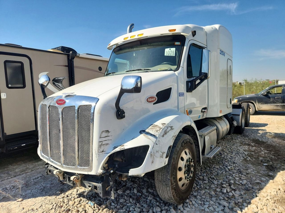 Vue de 2019 PETERBILT 579 SEMI TRUCK, angle 1