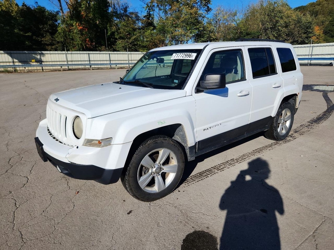منظر 2014 JEEP PATRIOT SPORT، زاوية 1