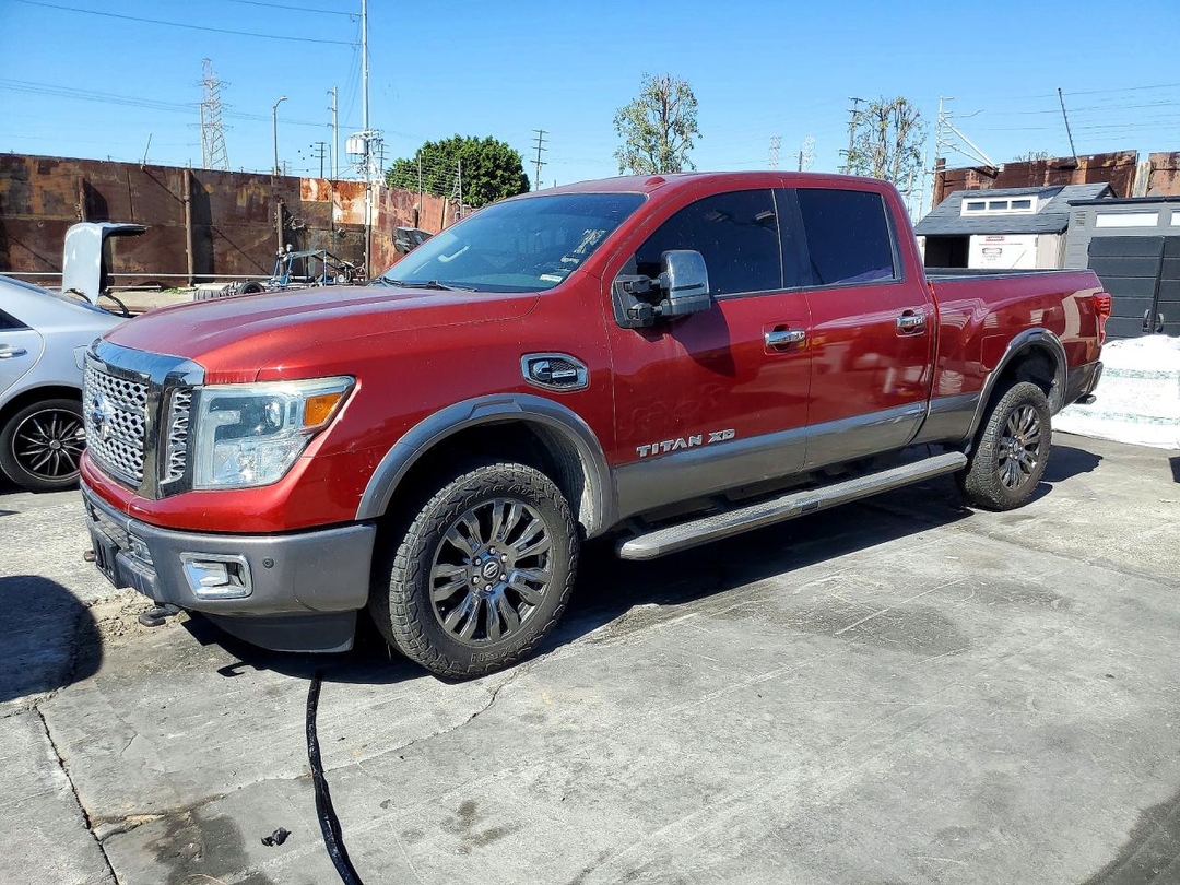 Вид 2016 NISSAN TITAN XD PLATINUM RESERVE, угол 1