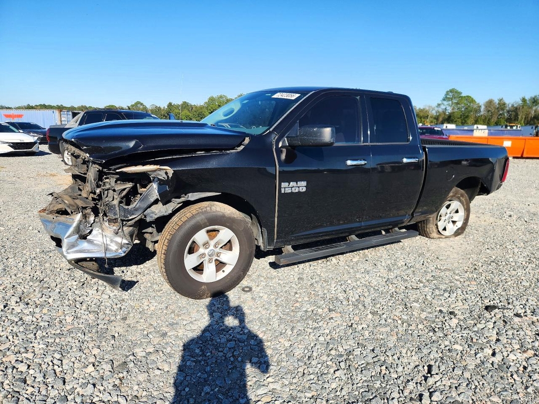 Vue de 2017 RAM 1500 SLT, angle 1